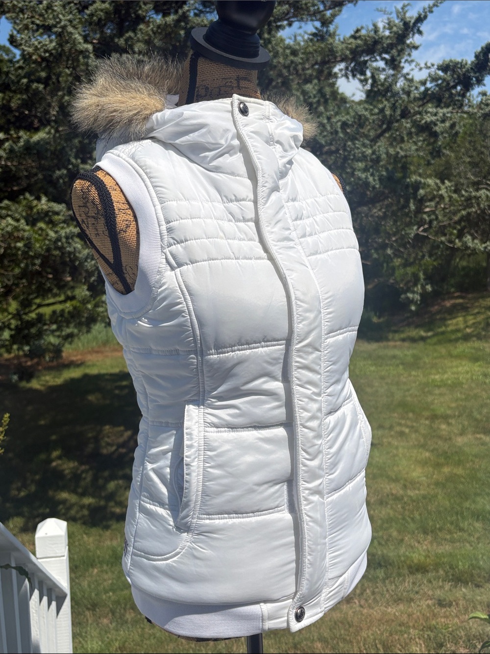 Burton Dry Ride Cool Flavors Quilted Hooded Puffer Vest Faux Fur Trim Size XS